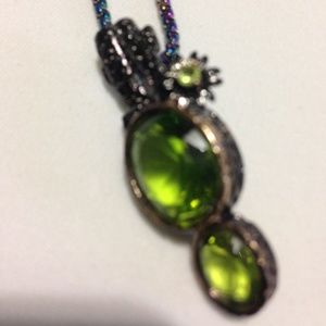 NWT VINTAGE PERIDOT PENDANT WITH NECLACE